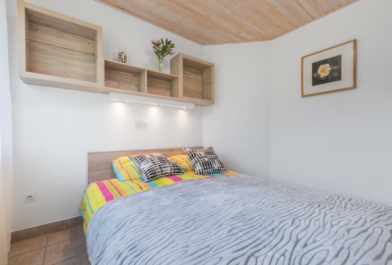 Apartment - Speleo Camp Logatec Eksteriør billede