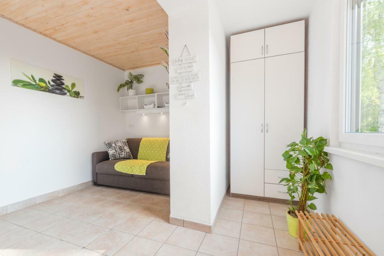 Apartment - Speleo Camp Logatec Eksteriør billede